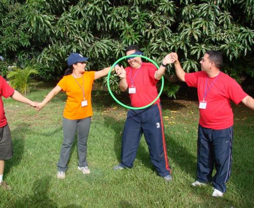  Dinámicas de integración y trabajo en equipo al aire libre