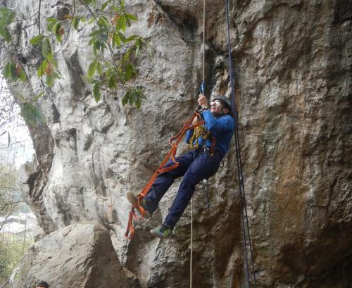 Taller de ascenso por cuerdas fijas / Jumaero